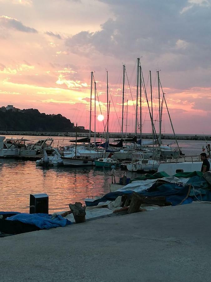 Villa Casa Geltrude al porto Procida Exterior foto